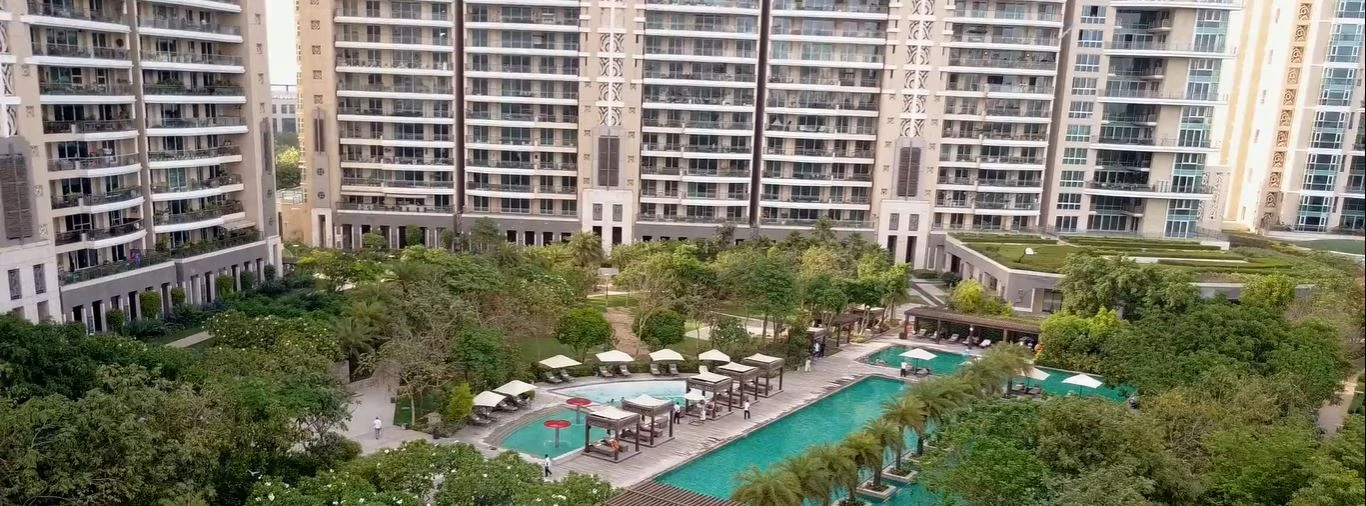 Established super-luxury resale context — DLF The Magnolias
